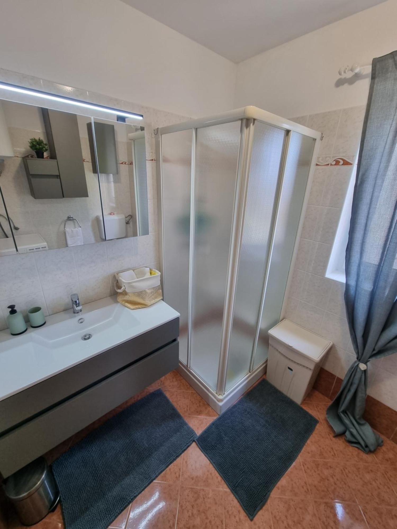 Lovely Branko With Balcony And Parking Apartament